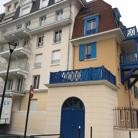 Appartement de 4 chambres avec balcon et wifi a Le Blanc Mesnil Appartement *